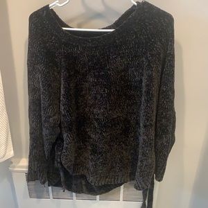 Black super soft sweatshirt with ties on the side